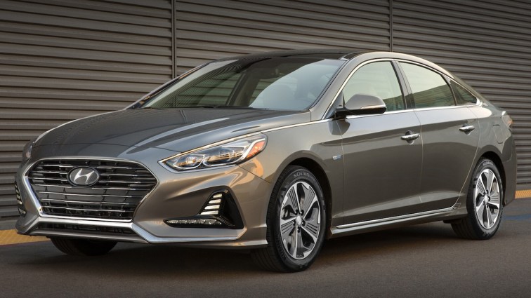 2019-hyundai-sonata-front-left