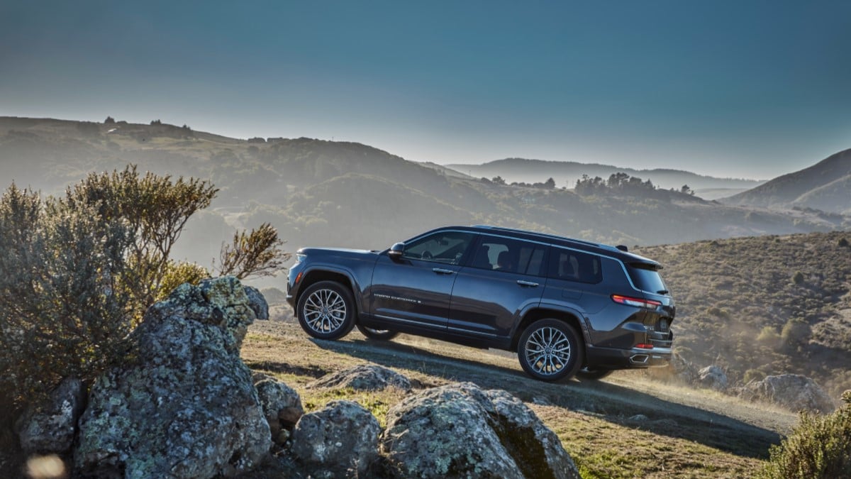 The 2024 Jeep Grand Cherokee L seen in profile