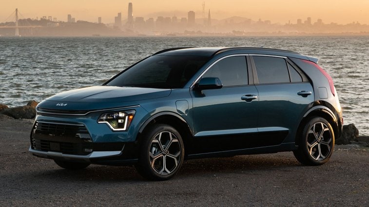 2024 Kia Niro PHEV in green.