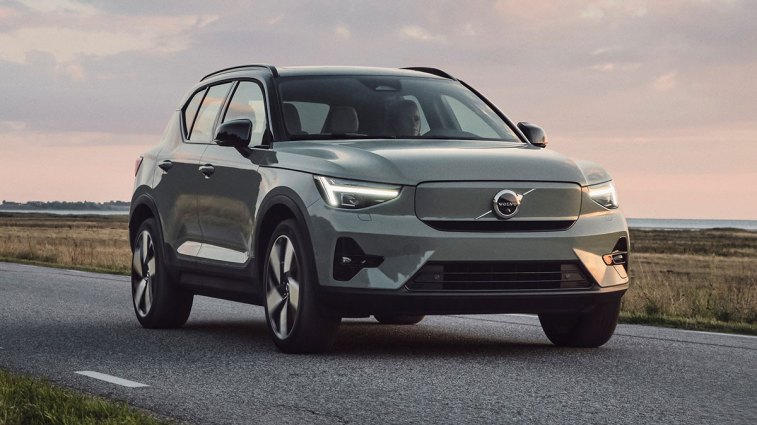 2024-volvo-xc40-recharge-front-right