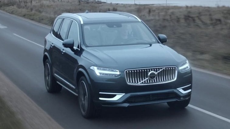 Volvo XC90 in blue.