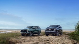 The updated 2025 Chevrolet Tahoe (left) and Suburban (right).