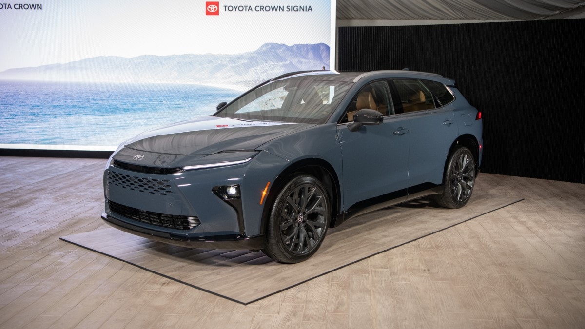 2025 Toyota Crown Signia A NearLuxury Midsize SUV Kelley Blue Book