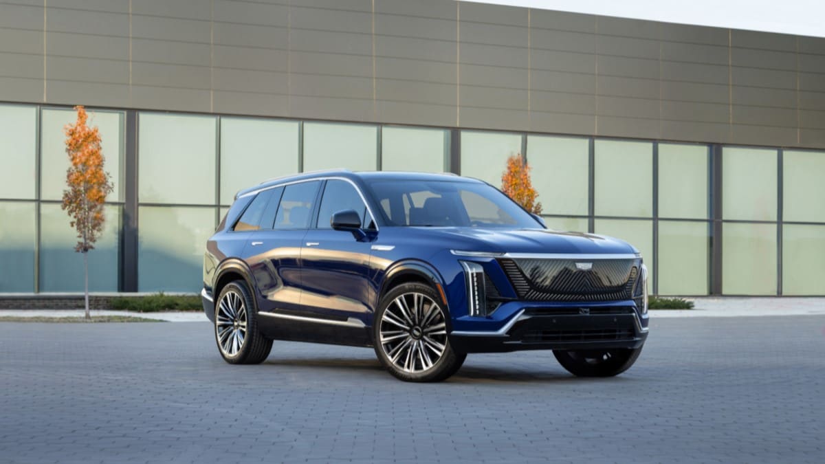 The 2026 Cadillac Vistiq seen from a front quarter angle