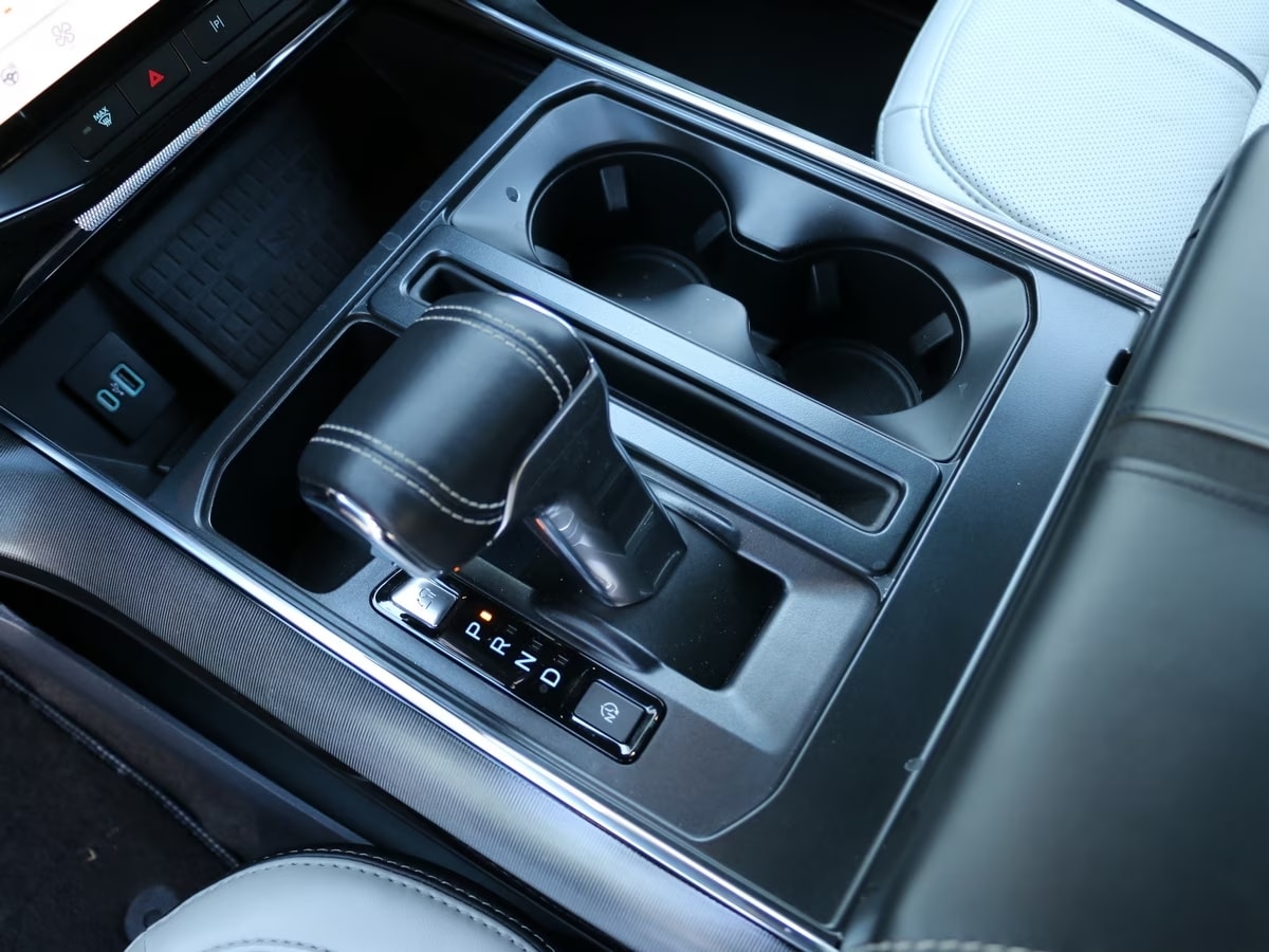2024-ford-f-150-lightning-shifter