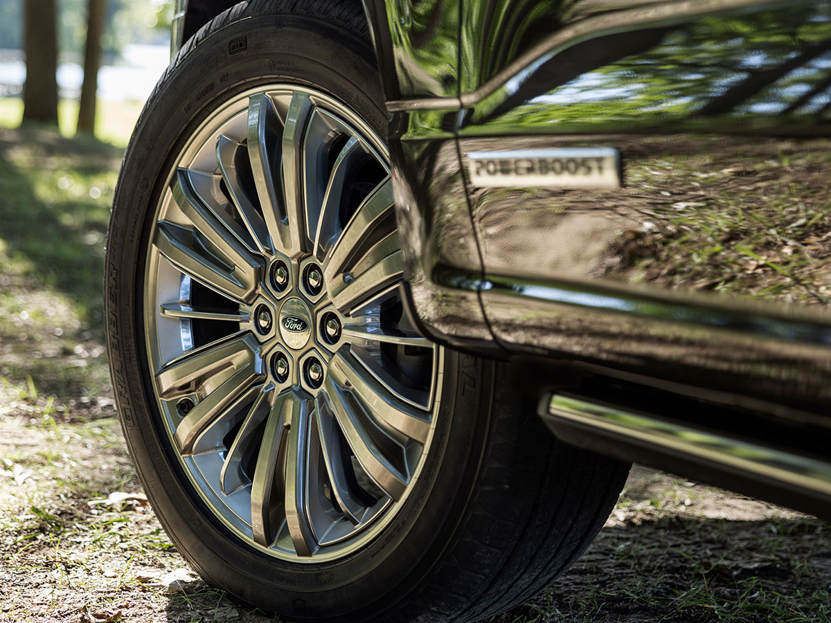 2024-ford-f-150-platinum-wheel