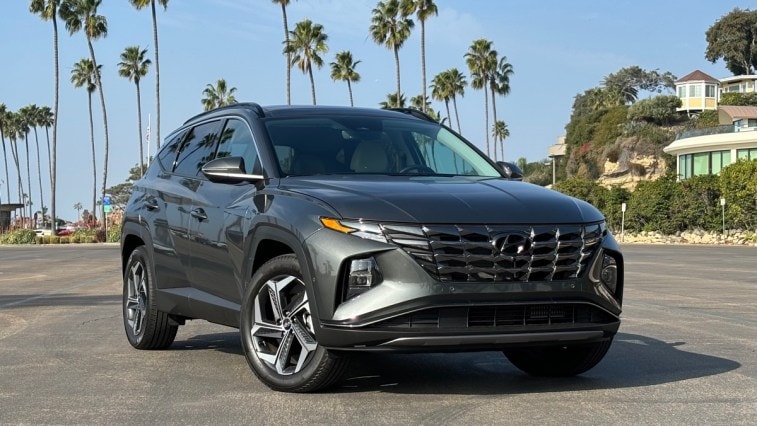 Front view of the 2023 Hyundai Tucson Hybrid Limited in Amazon Gray
