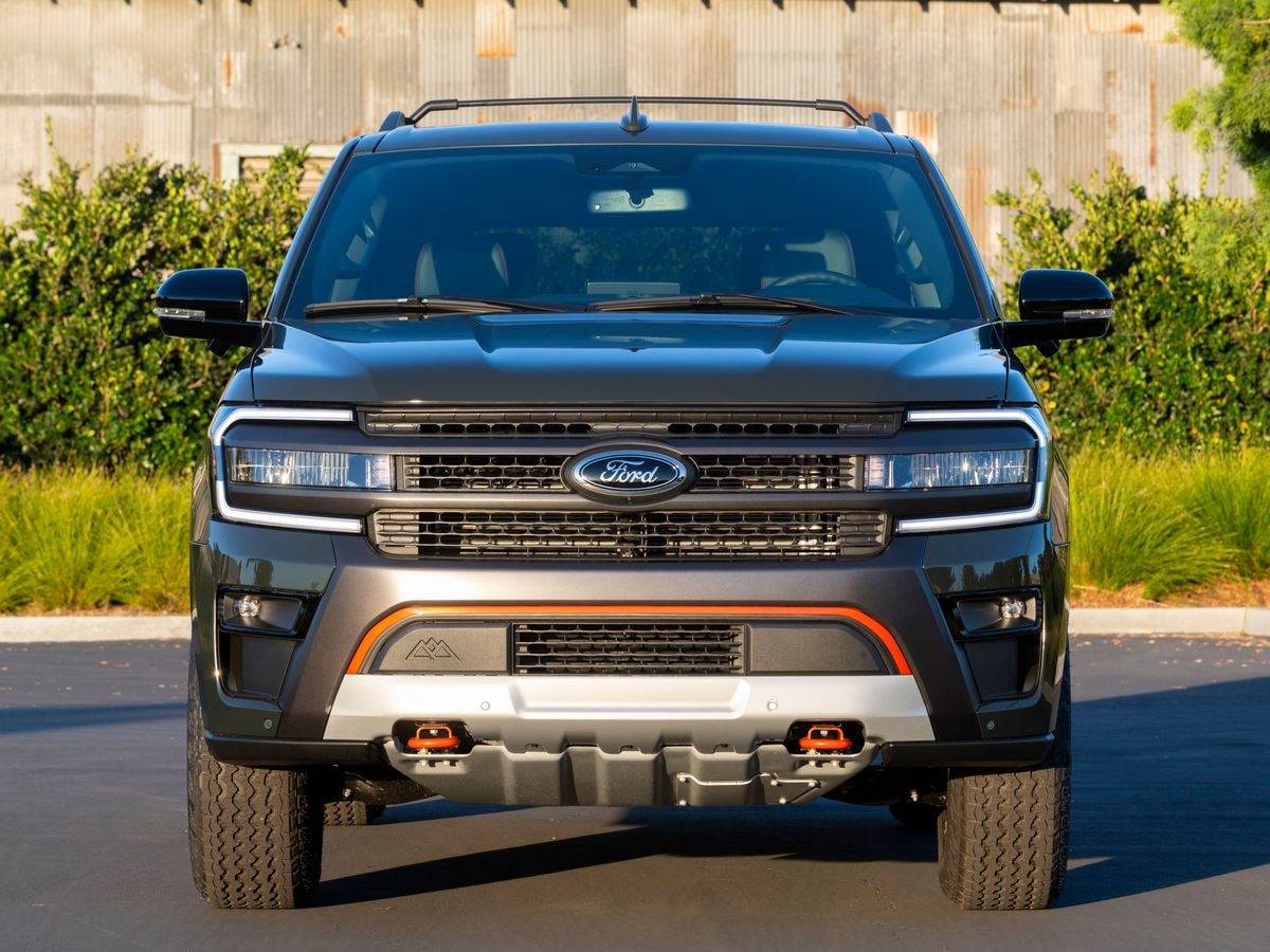 2024-ford-expedition-timberline-front-4x3