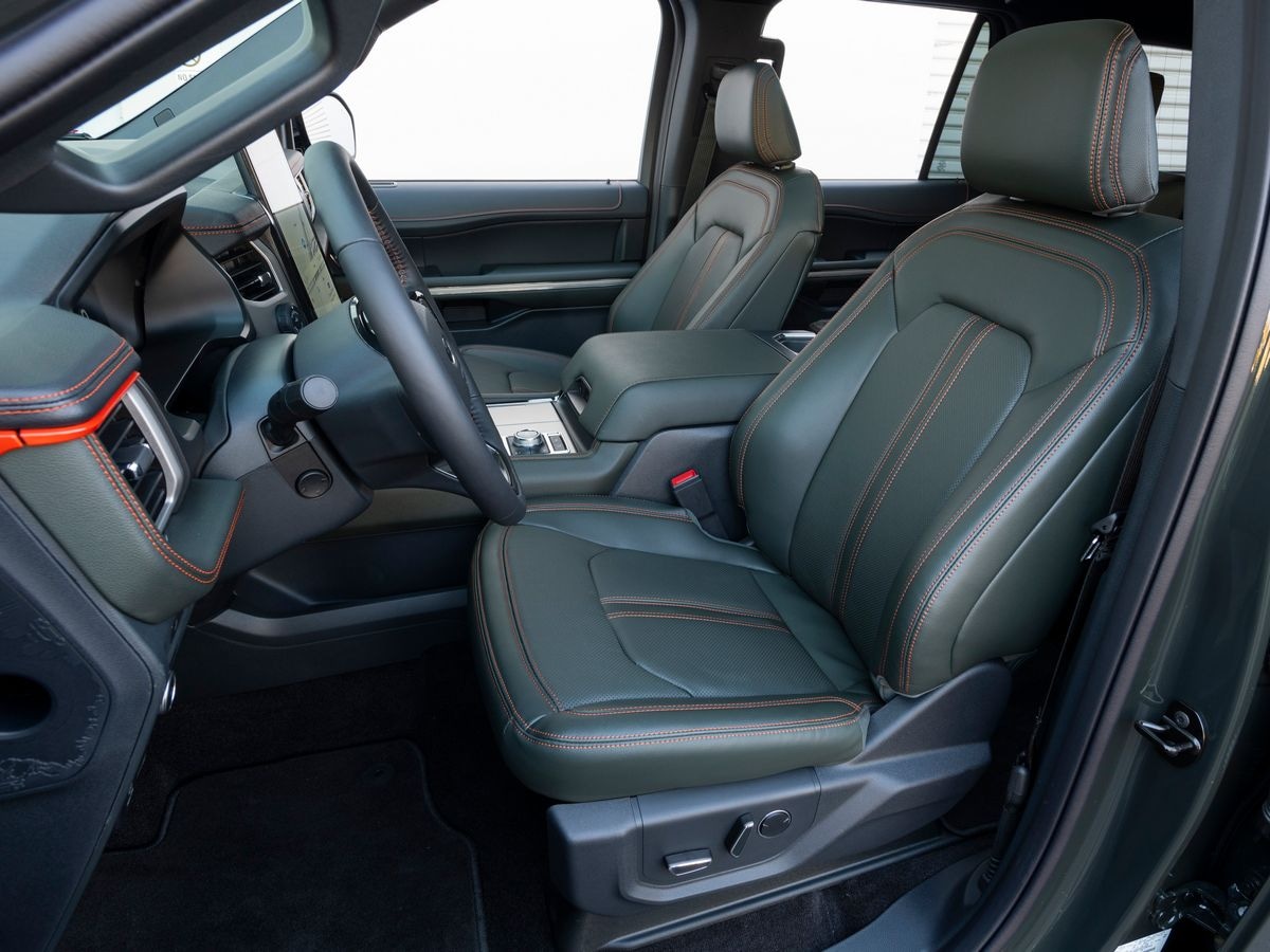 2024-ford-expedition-timberline-front-seats