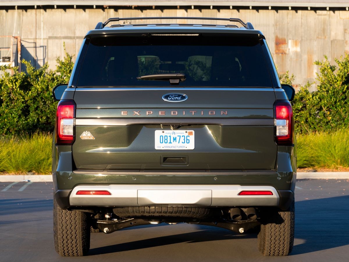 2024-ford-expedition-timberline-rear-4x3