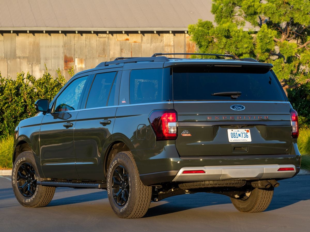 2024-ford-expedition-timberline-rear-left-3qtr-4x3