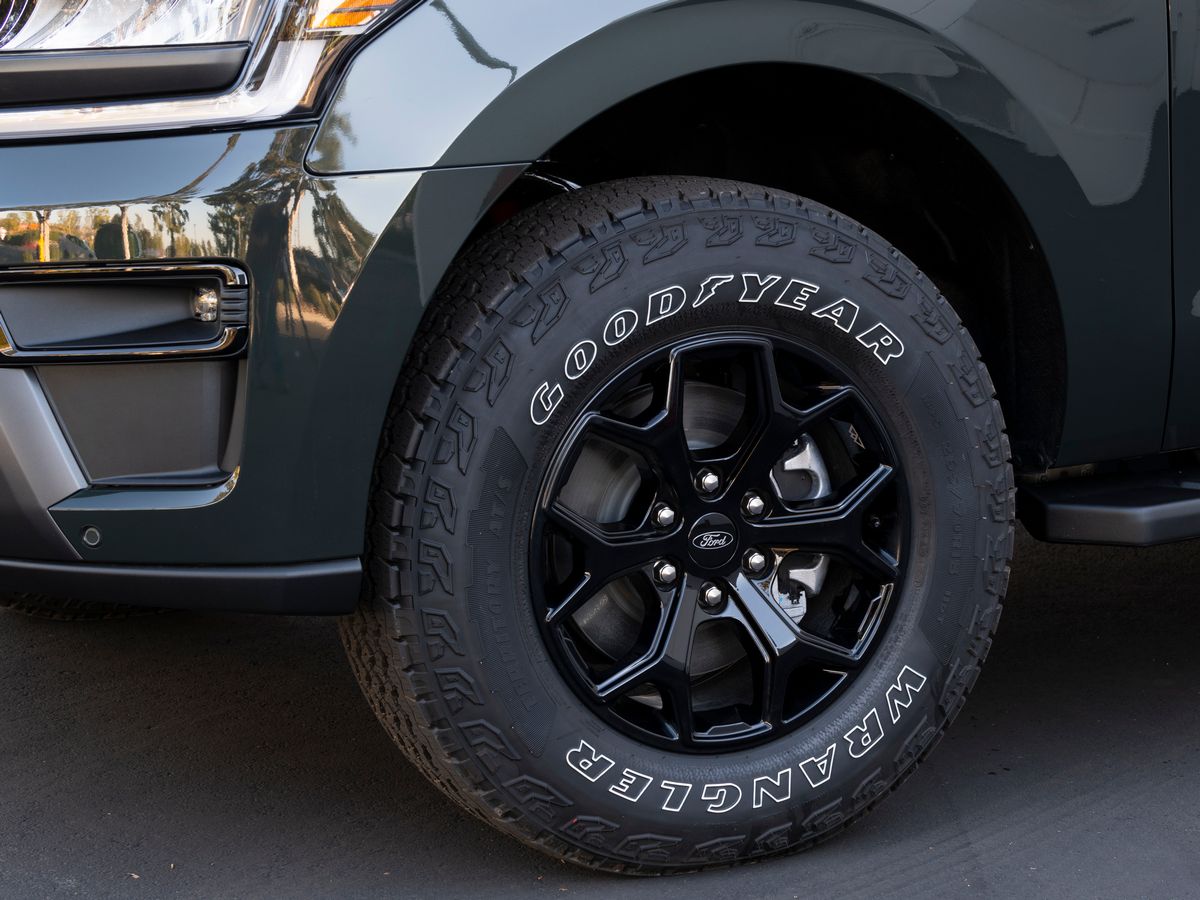 2024-ford-expedition-timberline-wheel
