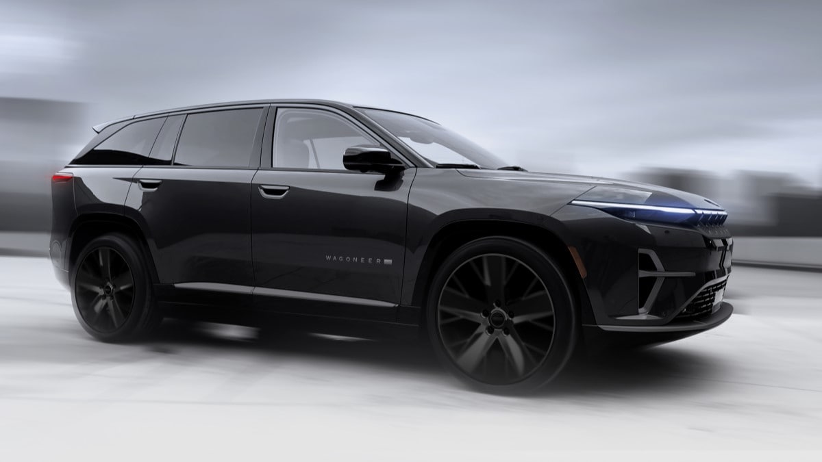 The 2025 Jeep Wagoneer S seem from a front quarter angle