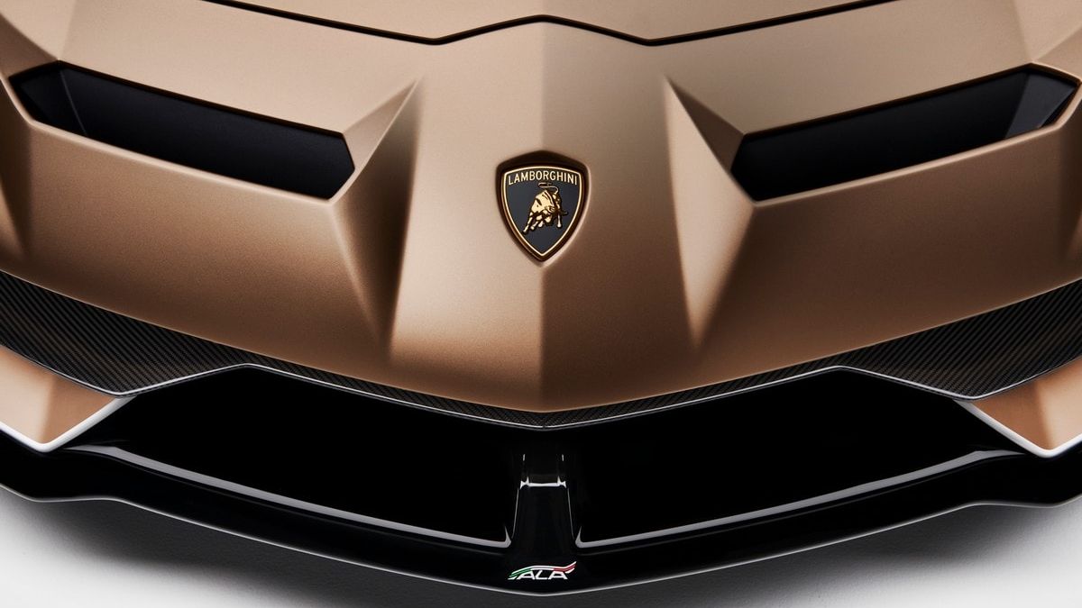 2020 Lamborghini Aventador SVJ Roadster hood badge