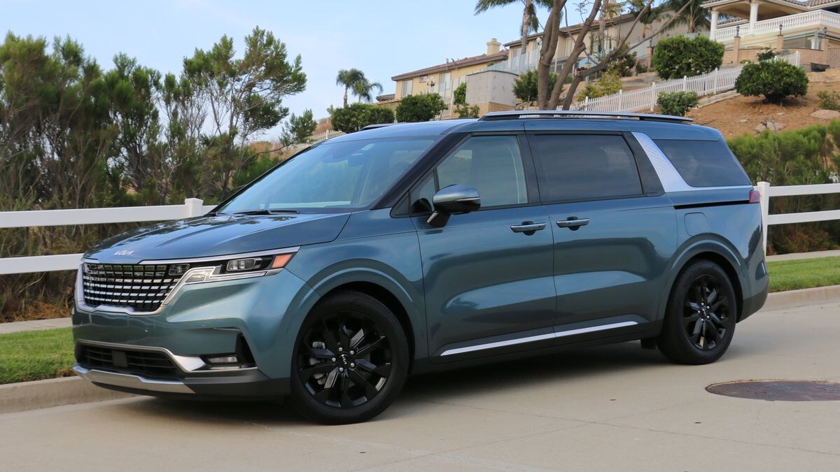 2024 Kia Carnival vs. 2024 Toyota Sienna Comparison Kelley Blue Book