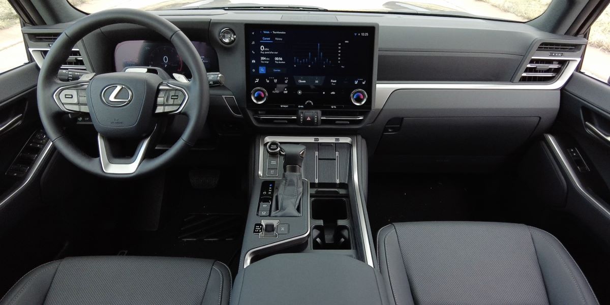 Front view of the 2024 Lexus GX 550 Premium with black interior