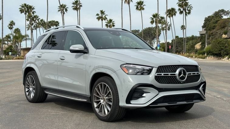 2024 Mercedes-Benz GLE PHEV with palm trees in the background.