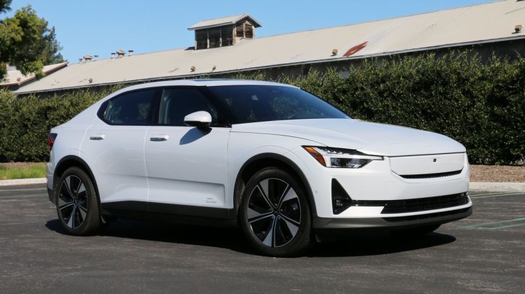 2024 Polestar 2 محرك فردي باللون الأبيض