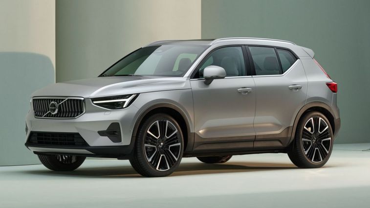 2024 Volvo XC40 B4 in Silver Dawn.