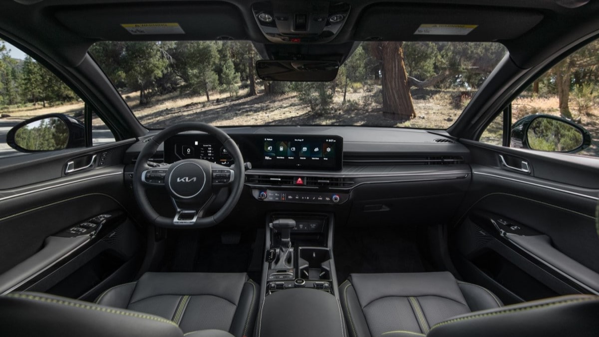 The interior of the 2025 Kia K5