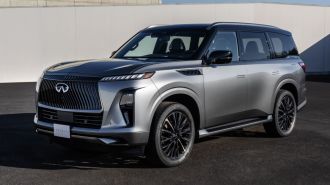 Front view of the 2025 Infiniti QX80