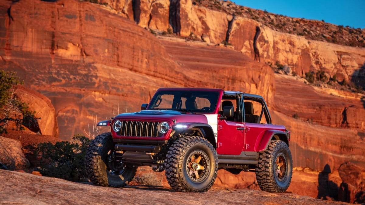 The Jeep Down Low Concept seen from a front quarter angle