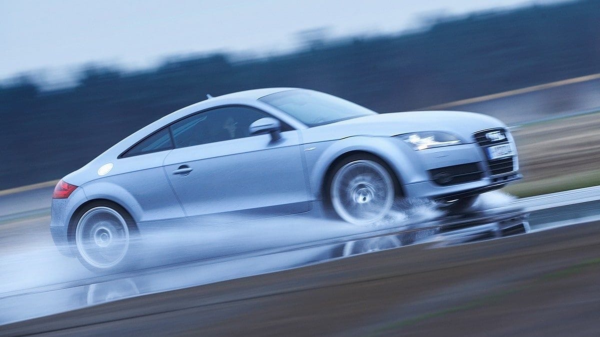 Audi hydroplaning detection