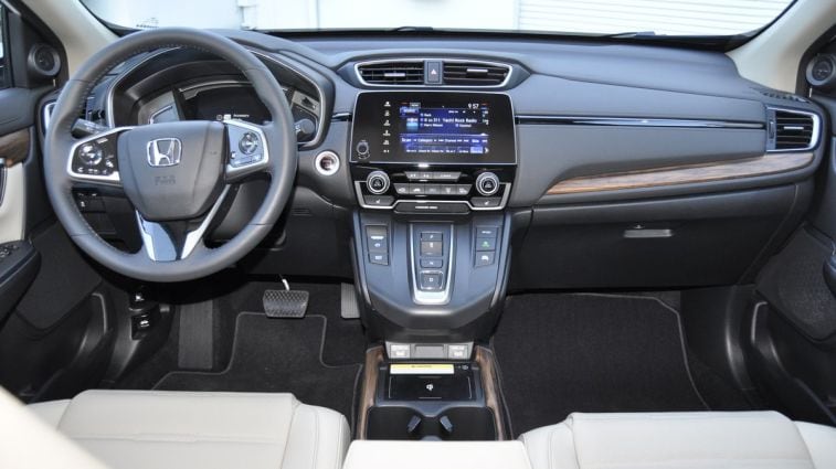 Tableau de bord intérieur du Honda CR-V hybride 2021.