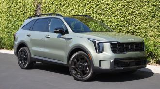 2024 Kia Sorento X-Line in Jungle Green with an ivy wall in the background.