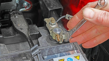 how to properly disconnect your car battery
