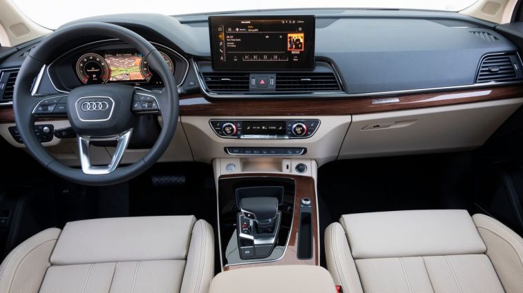 2021 Audi Q5 front cabin.