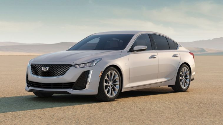 2024 كاديلاك CT5 Premium Luxury باللون الأبيض الكريستالي ثلاثي الطبقات