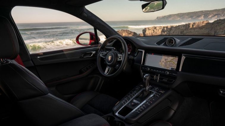 2021 Porsche Macan GTS front cabin.