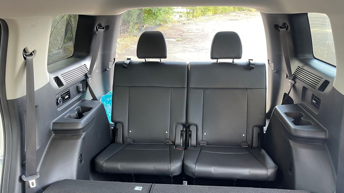 2024-hyundai-santa-fe-xrt-third-row