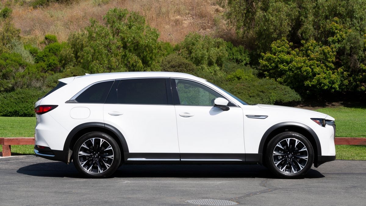2024 Mazda CX-90 PHEV in Rhodium White