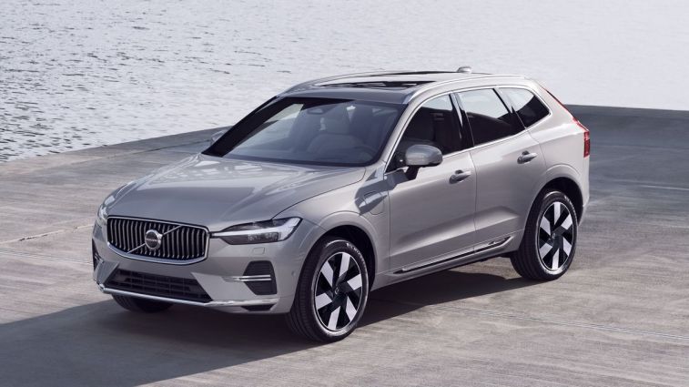 2024 XC60 Recharge T8 in Silver Dawn.