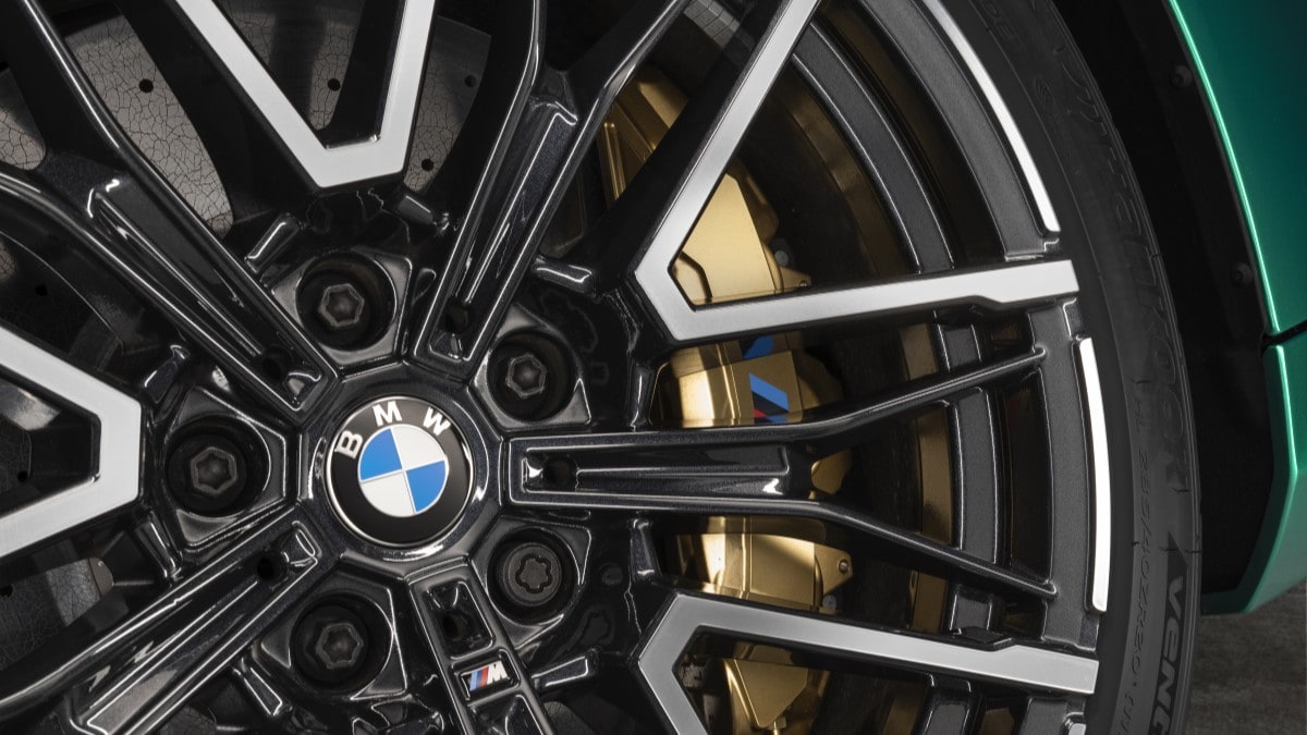 A detail of one wheel of the 2025 BMW M5