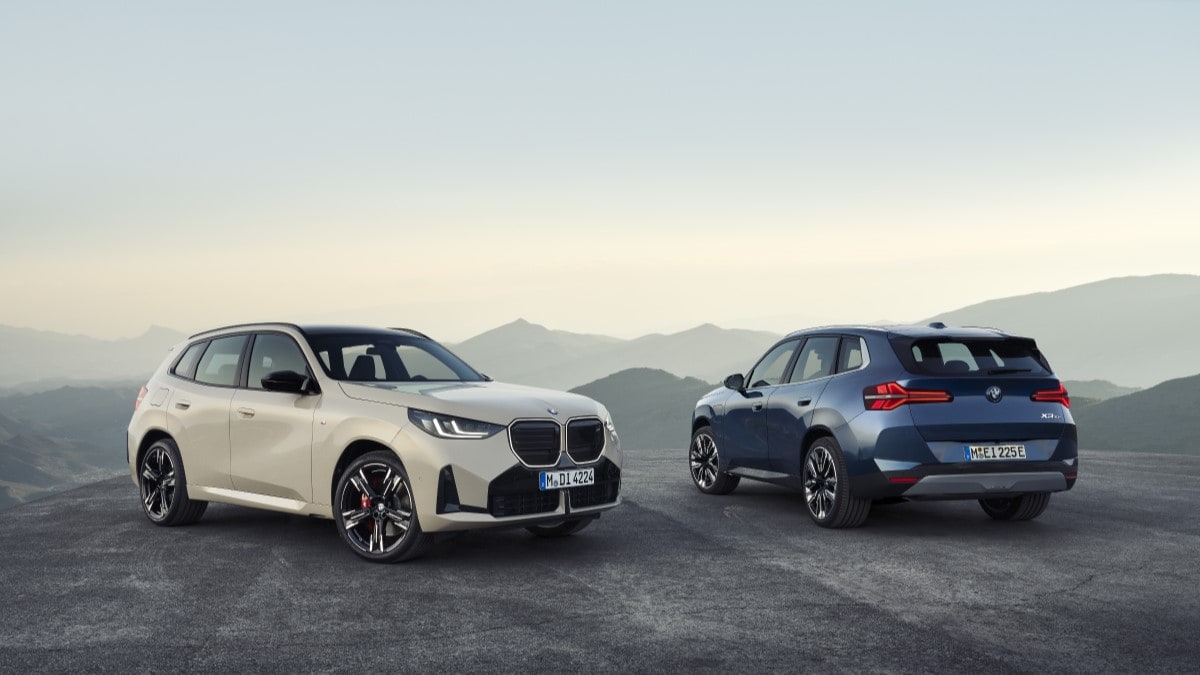 The 2025 BMW X3 xDrive30 (right) and xDrive M50 (left), showing front and rear angles