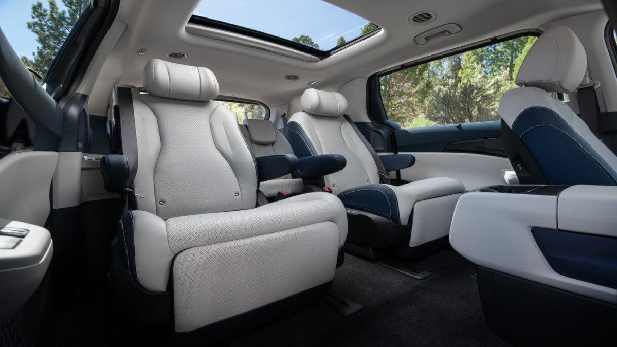 The optional second-row captain's chairs in the 2025 Kia Carnival