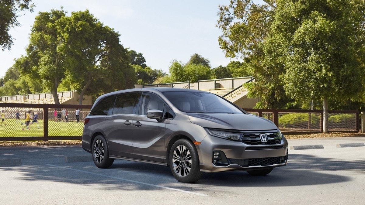 The 2025 Honda Odyssey seen from a front quarter angle