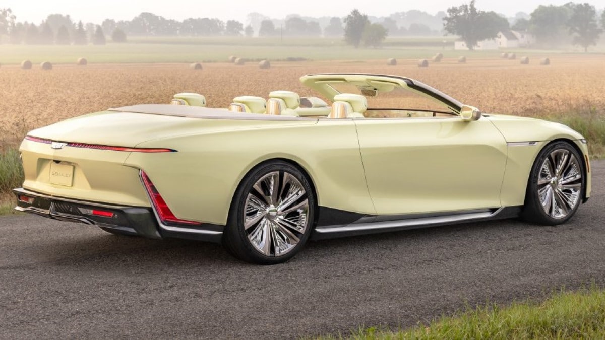 The Cadillac Sollei Concept seen from a rear quarter angle