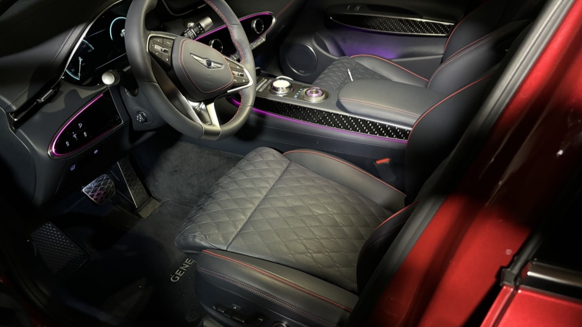 The front seats of the 2024 Genesis GV70