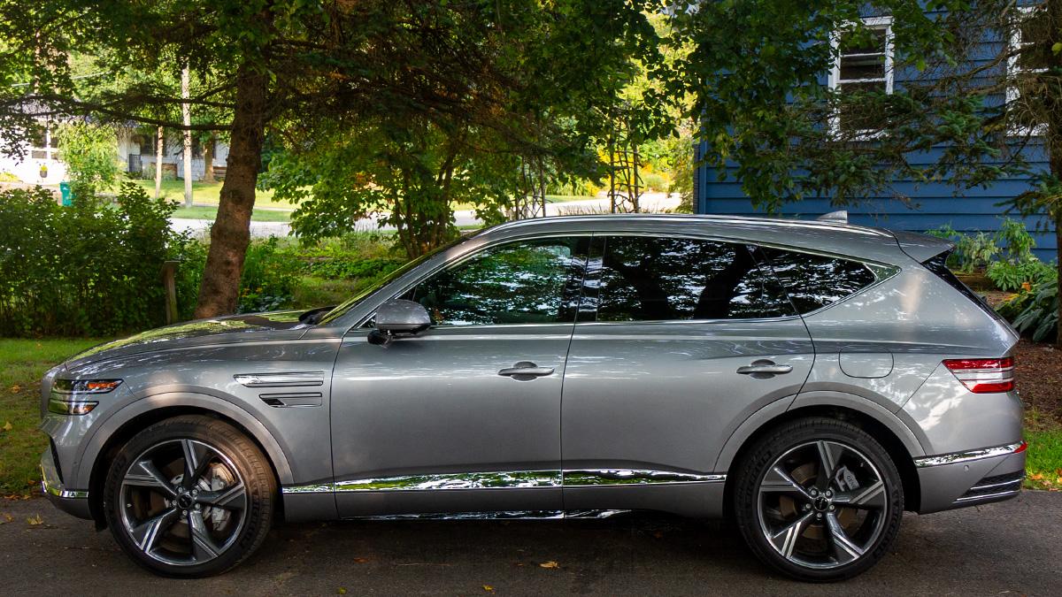 The 2024 Genesis GV80 seen in profile