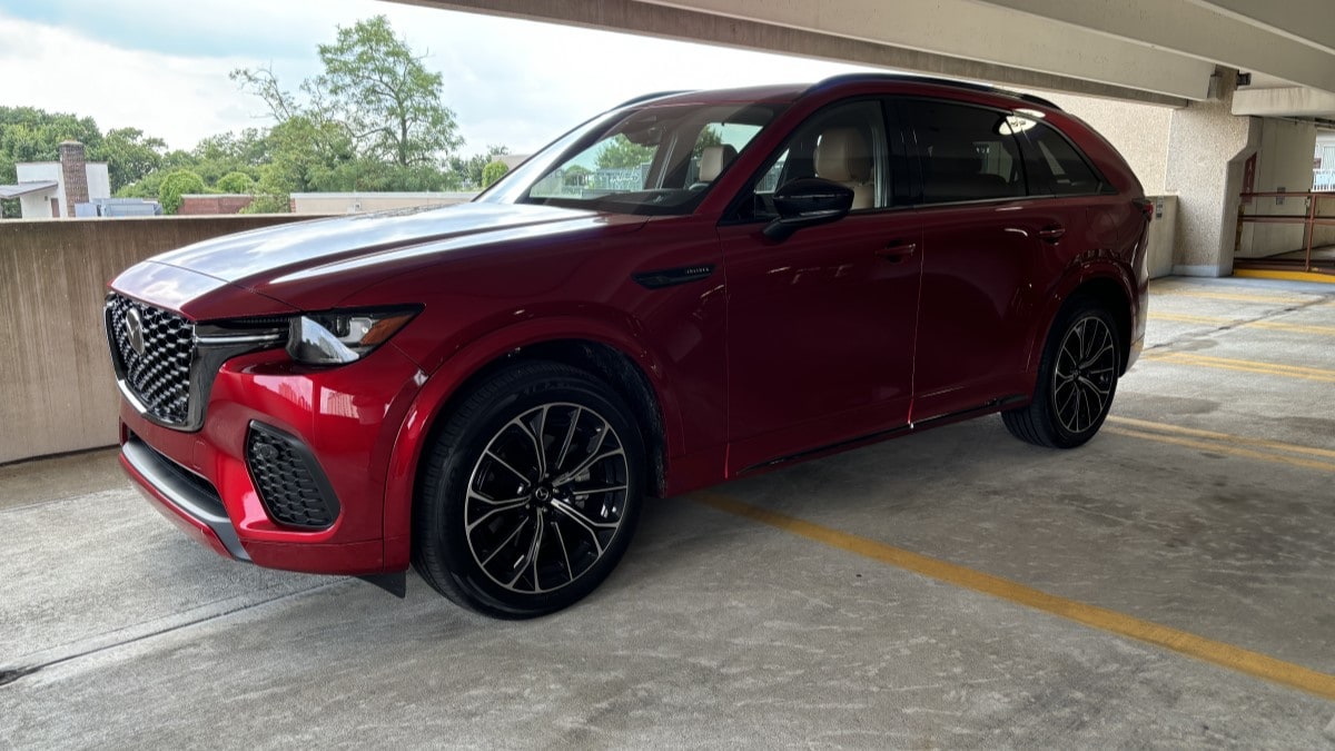 The 2024 Mazda CX-70 seen from a front quarter angle