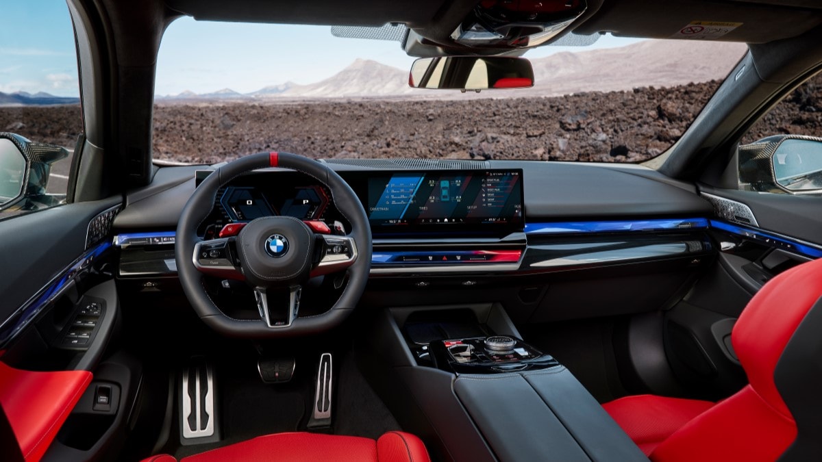المقصورة الداخلية لسيارة BMW M5 Touring 2025