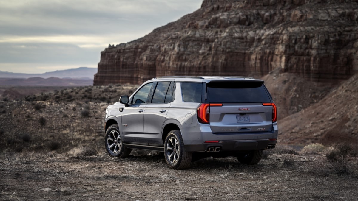 The 2025 GMC Yukon rear quarter angle