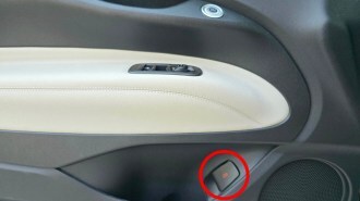 Emergency door release on Fiat 500e