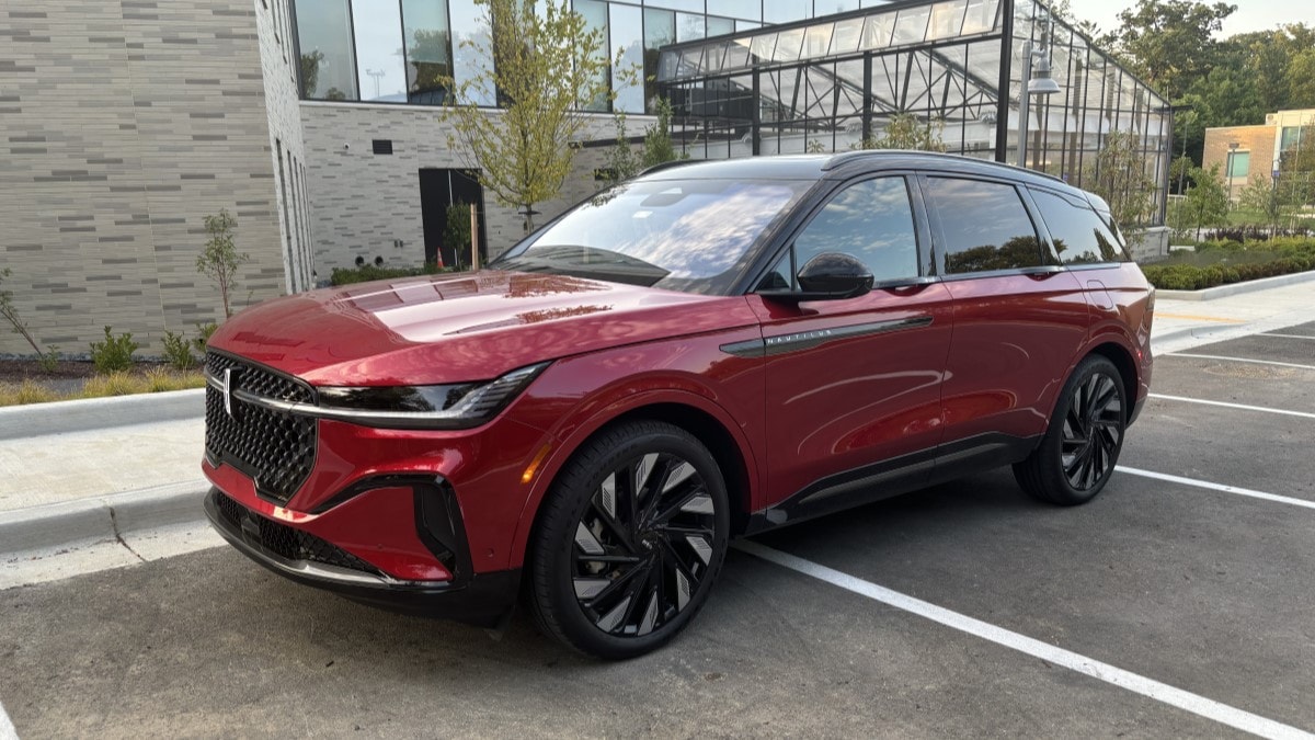 The 2024 Lincoln Nautilus seen from a front quarter angle