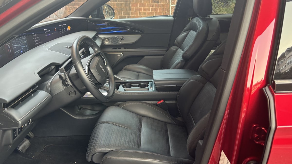 The front seats of the 2024 Lincoln Nautilus