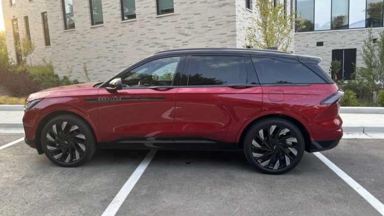The 2024 Lincoln Nautilus seen in profile
